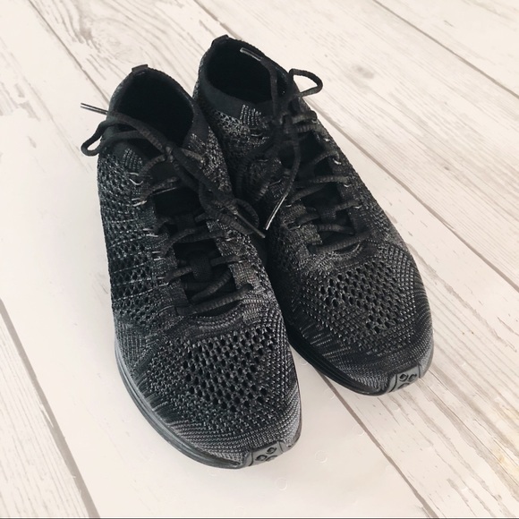 NEW Nike Flyknit Racer Midnight Triple Black - Picture 4 of 8